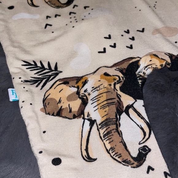 Newborn (fit 0-3) Posh Peanut Perry HTF Elephant Zipper Footie - Picture 11 of 13